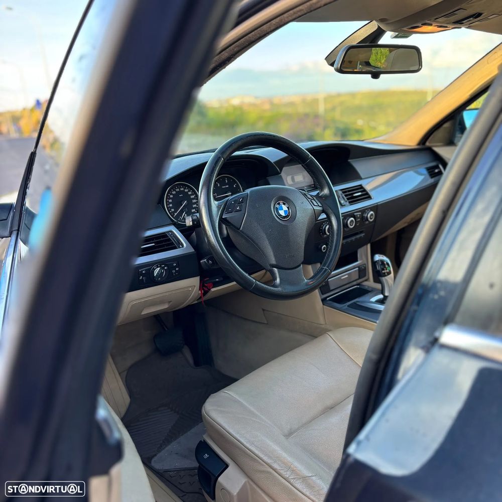 BMW 520 dA Touring Executive - 12