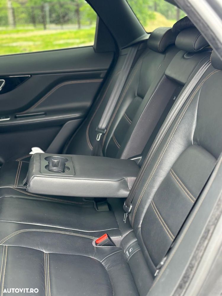 Jaguar F-Pace - 5