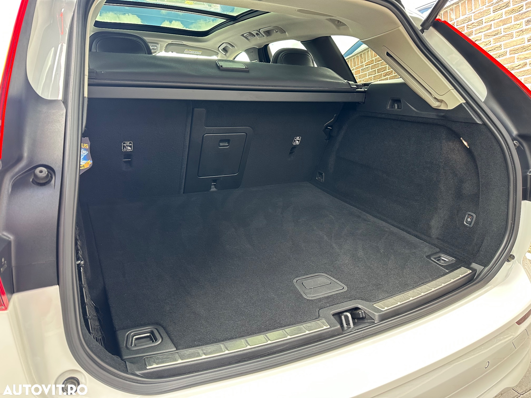 Volvo XC 60 B4 MHEV AT8 FWD Momentum Pro - 25