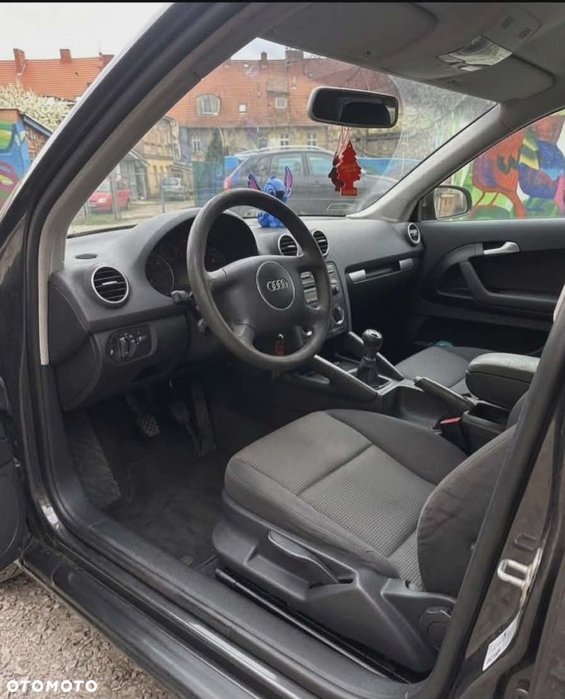 Audi A3 3-drzwiowe 1.6 FSI Ambition - 6