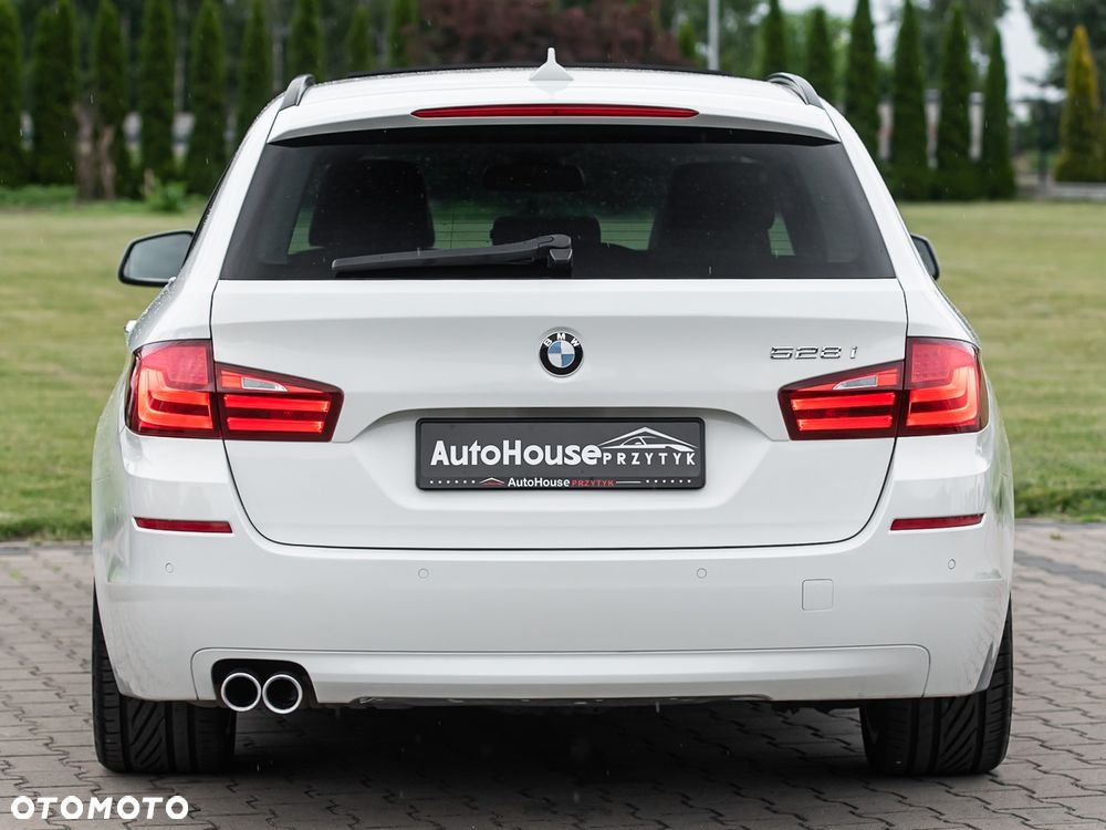 BMW Seria 5 528i Sport-Aut - 11