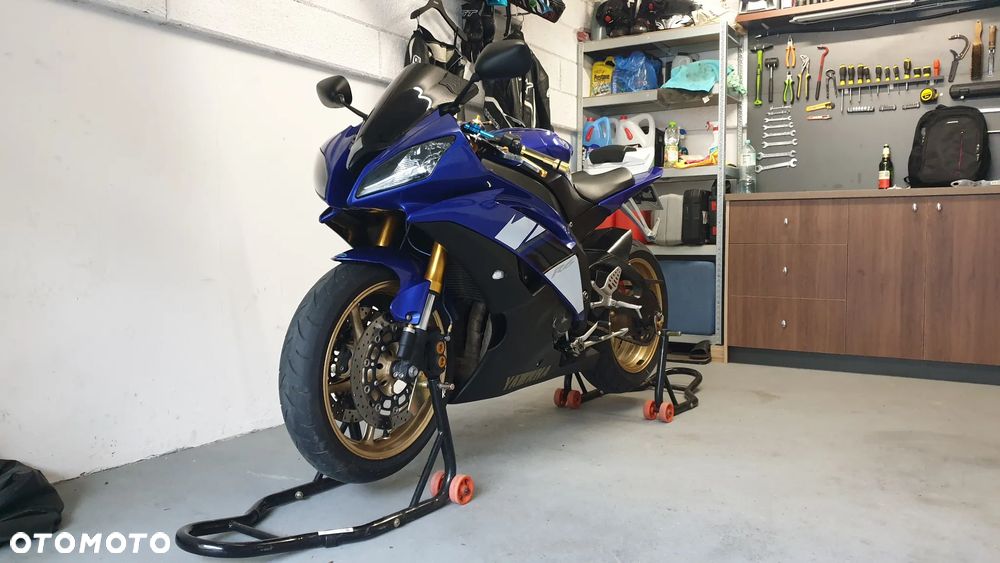 Yamaha R6 - 6