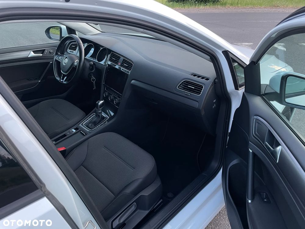 Volkswagen Golf - 10
