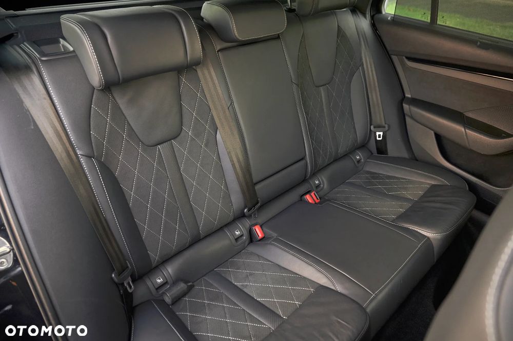 Skoda Octavia 2.0 TDI DSG RS - 27