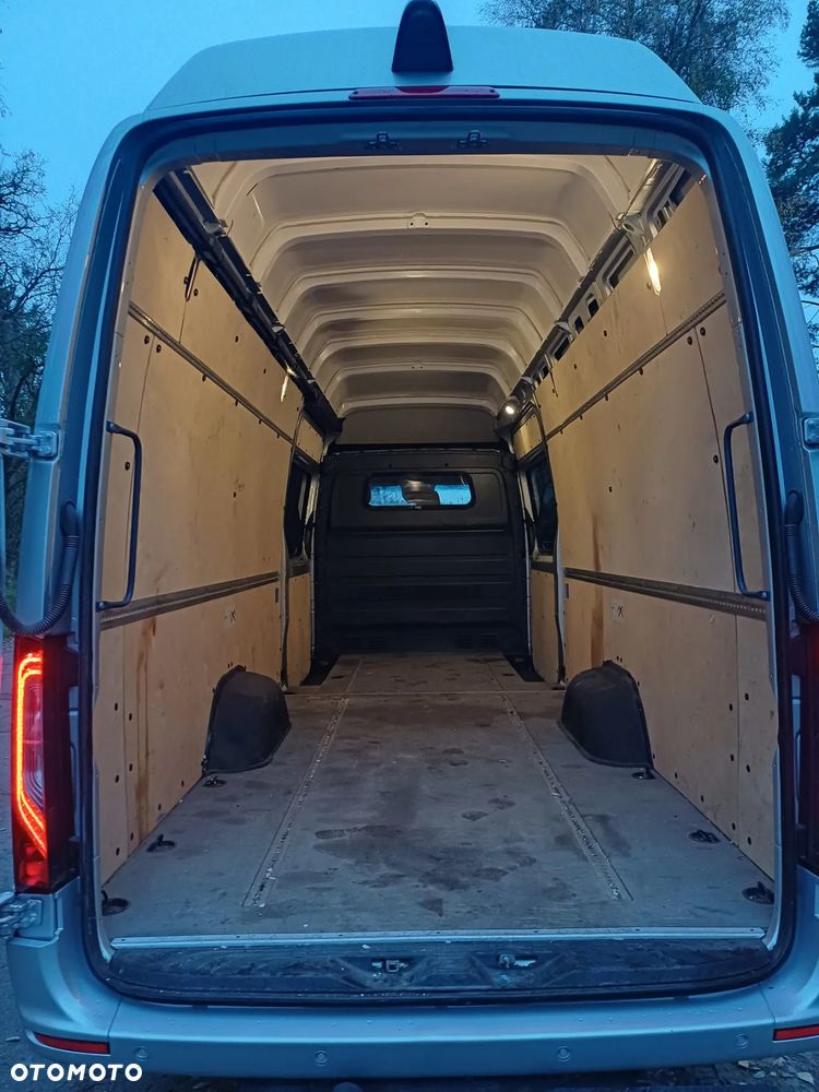 Mercedes-Benz 907 - 12