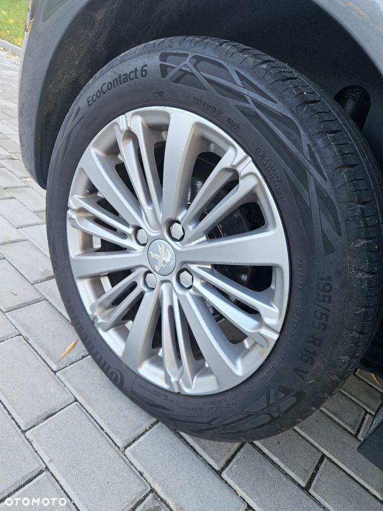 Peugeot 208 PureTech 110 Stop & Start Allure - 11