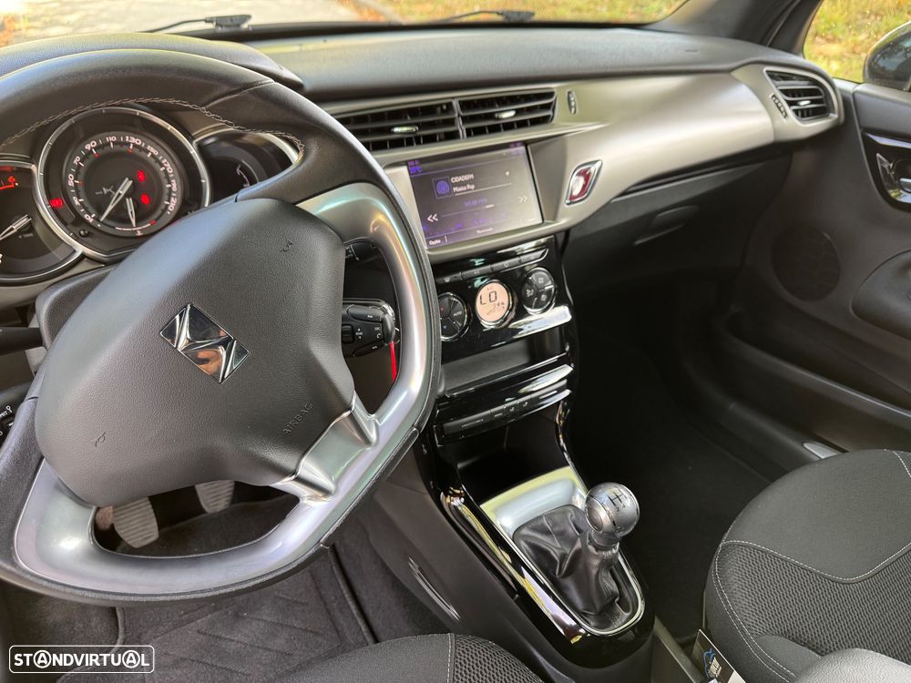 DS DS3 1.6 BlueHDi Black Lezard - 23