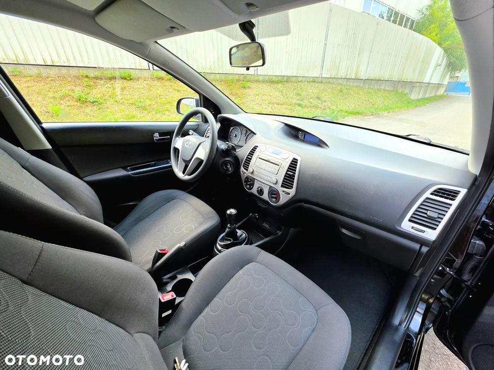 Hyundai i20 1.2 FIFA WM Edition - 12