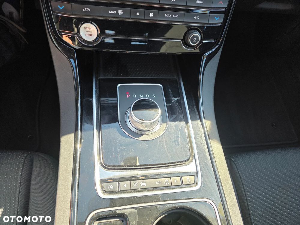 Jaguar XE E-Performance Pure - 23