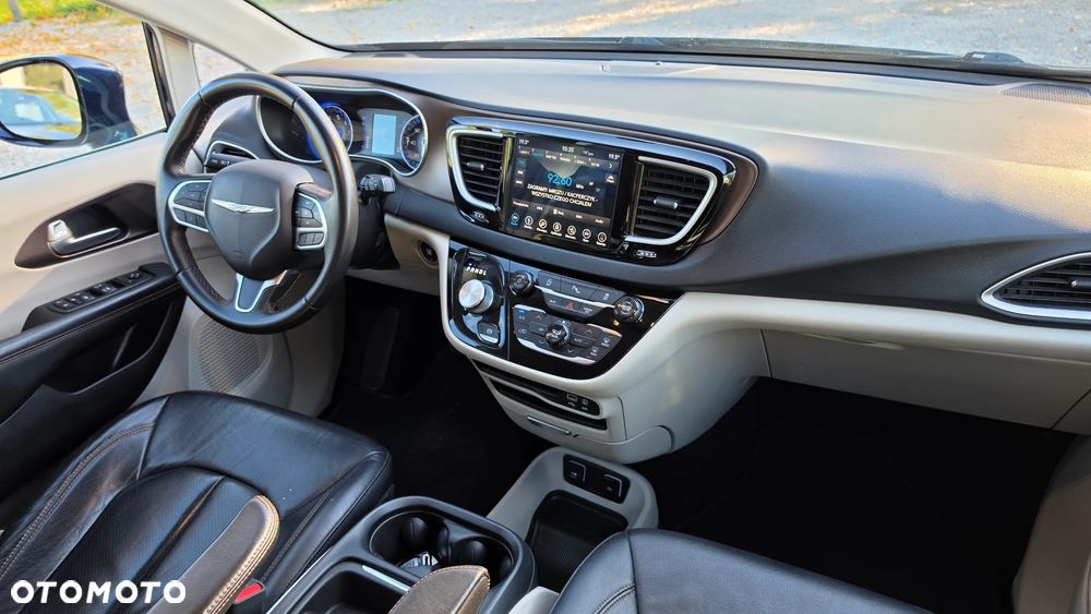 Chrysler Pacifica - 10