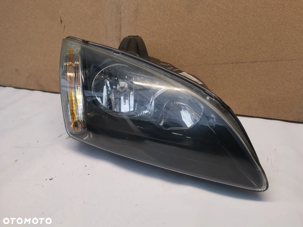 Lampa Prawa Przednia Ford Focus MK2 - 3