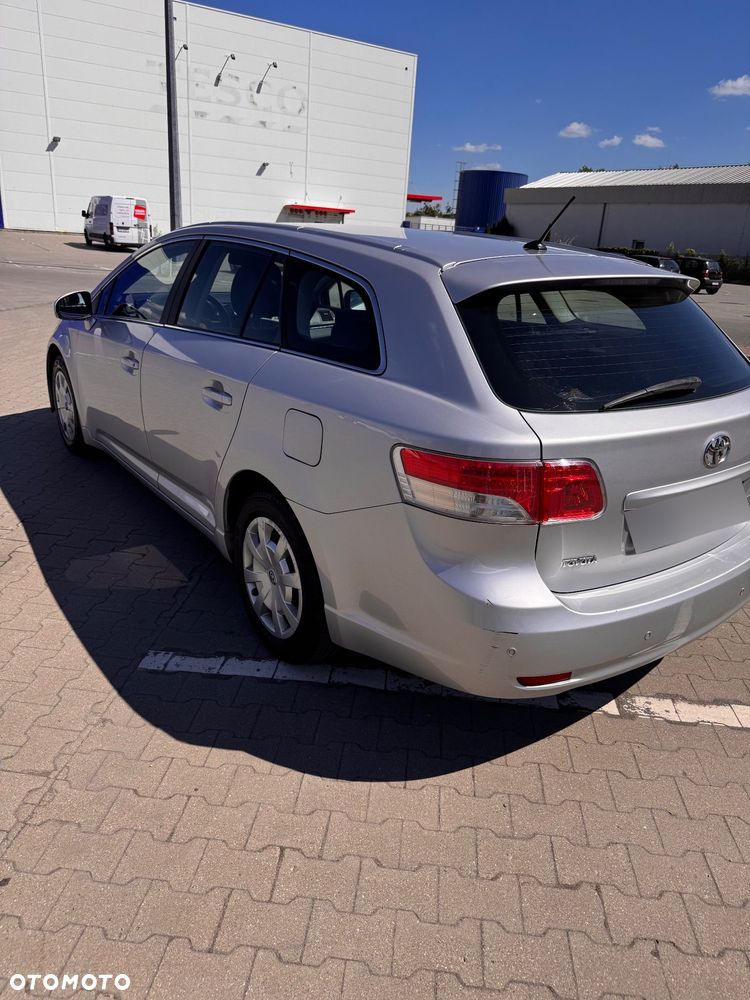 Toyota Avensis 1.8 Sol - 4