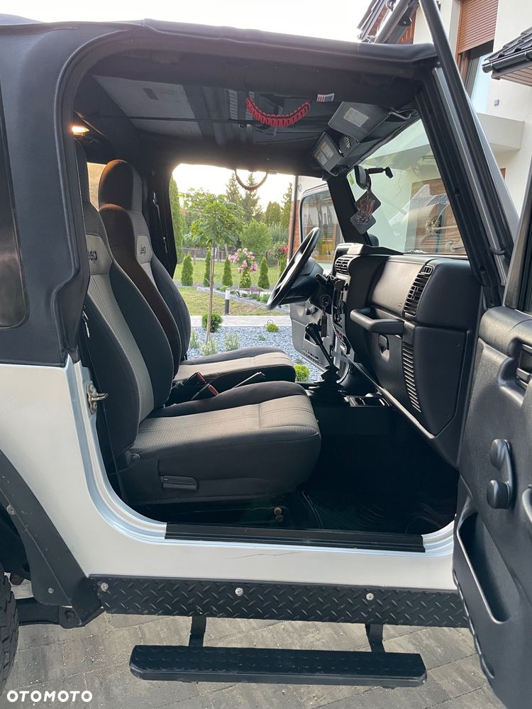 Jeep Wrangler - 28