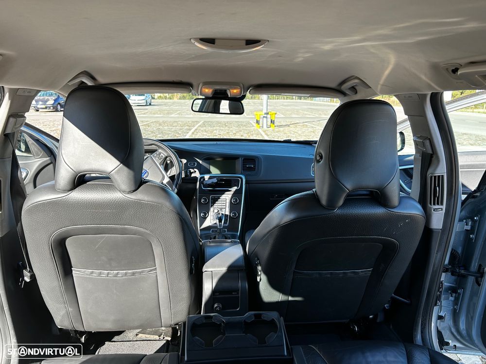 Volvo V60 D6 Plug-In-Hybrid AWD Geartronic Summum - 27