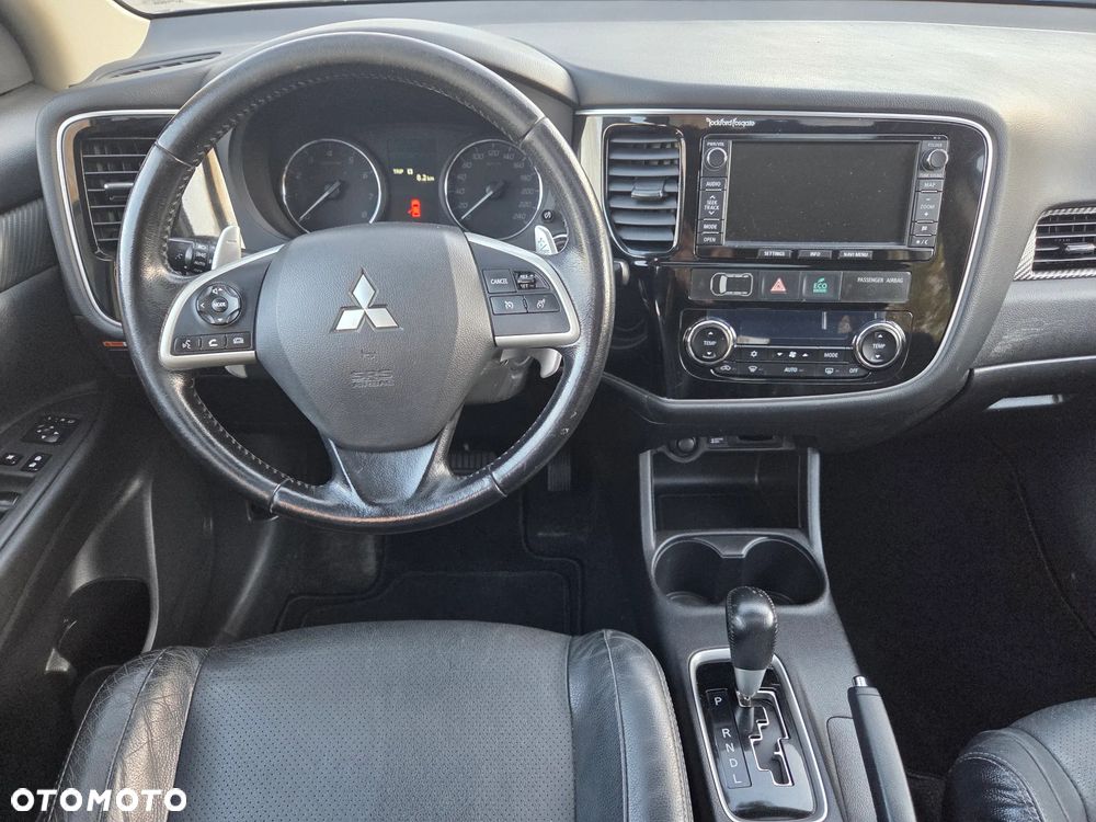 Mitsubishi Outlander 2.0 Intense + - 10