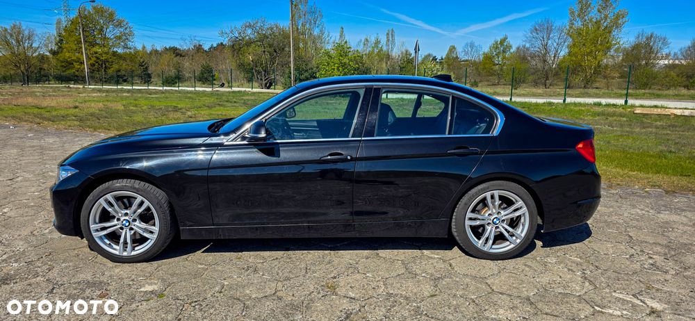 BMW Seria 3 328i Luxury Line - 9