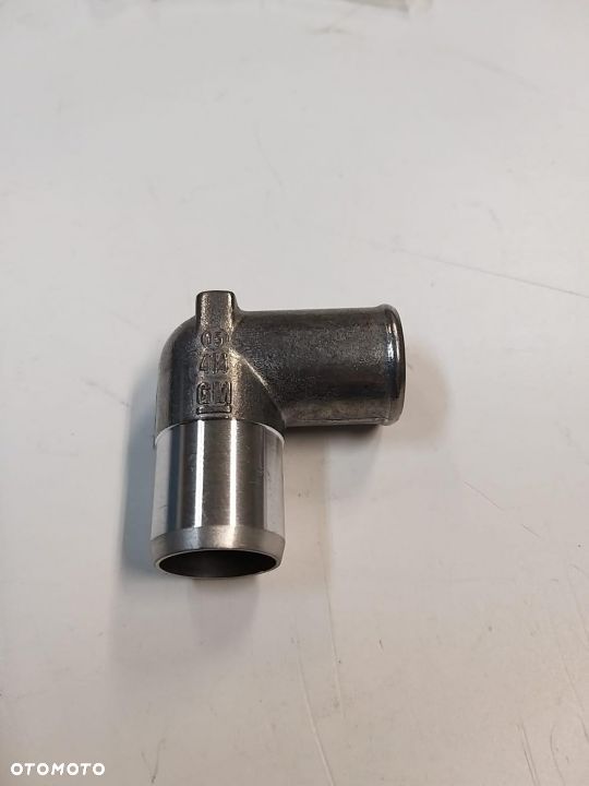 Kolanko przewodu wentylacji skrzyni korbowej   odpowietrz. Opel Kadett 1.6-2.0 90234137 656156 - 3