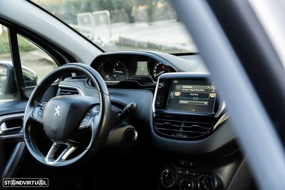 Peugeot 2008 1.6 BlueHDi Style - 32