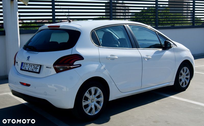Peugeot 208 PureTech 82 Start & Stop Allure - 8