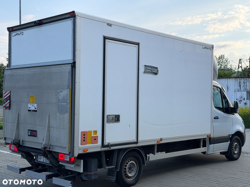 Mercedes-Benz SPRINTER 907 - 9