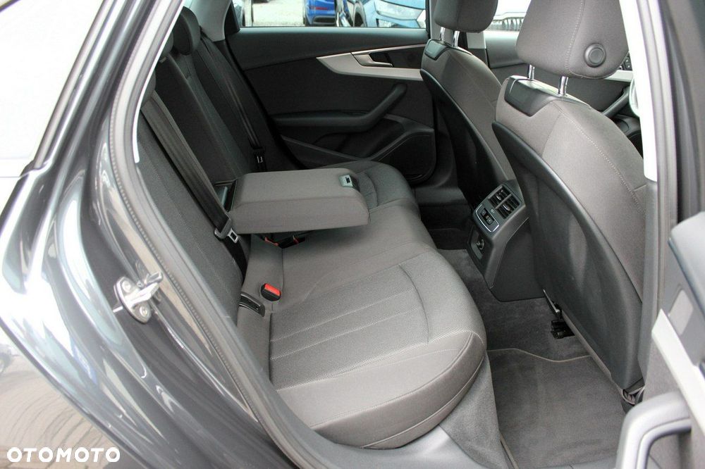 Audi A4 Allroad - 12