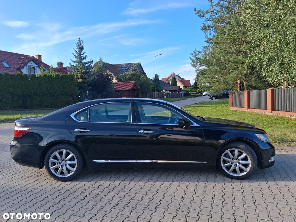 Lexus LS - 3