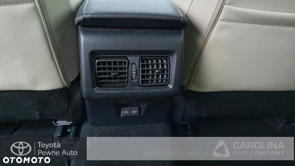 Toyota Camry - 17