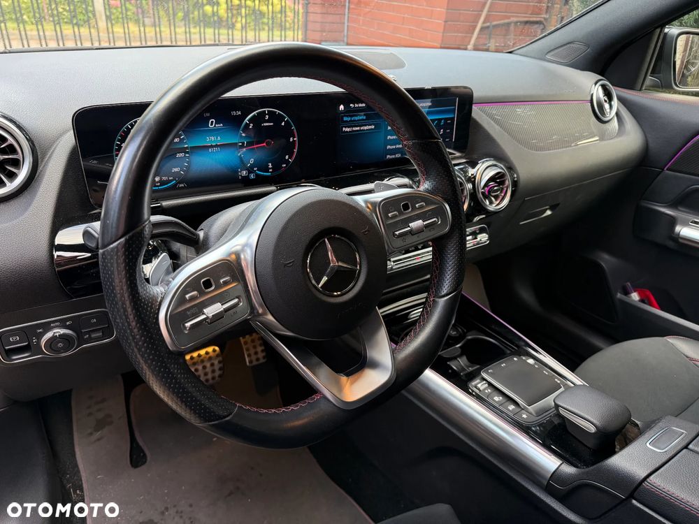 Mercedes-Benz GLA - 11