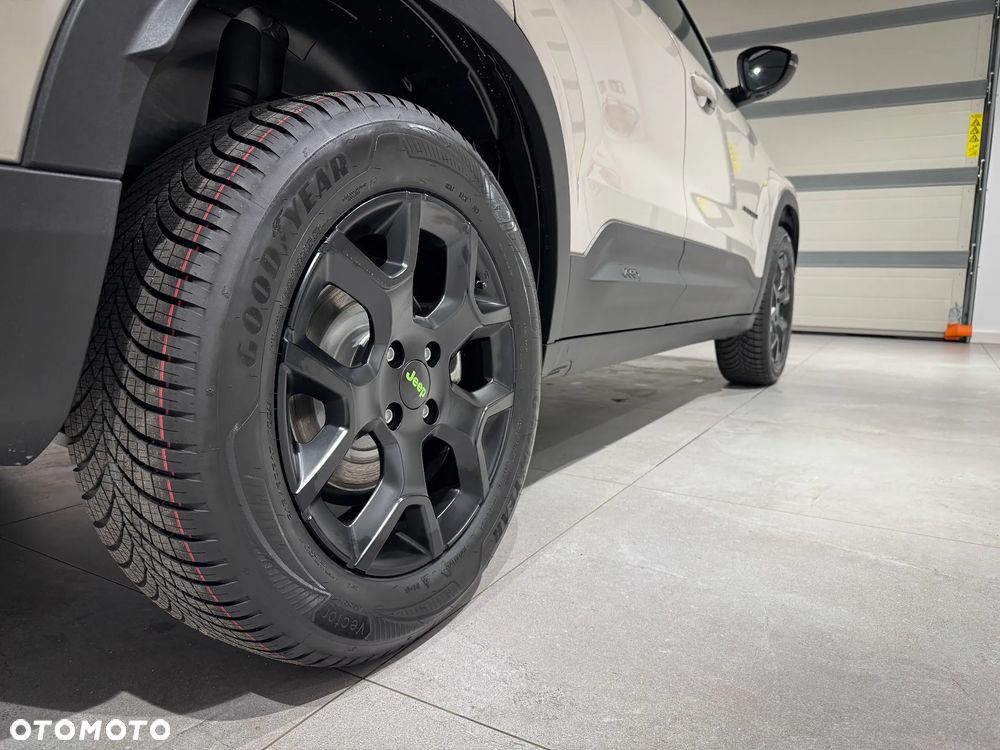 Jeep Avenger 1.2 T3 mHEV Upland 4xe eDCT6 - 17