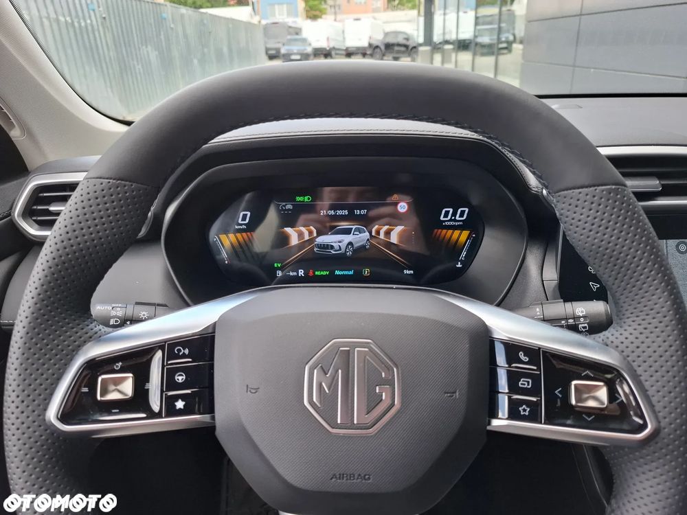 MG ZS Hybrid+ - 8