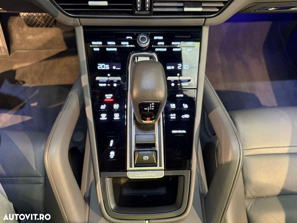 Porsche Cayenne - 28