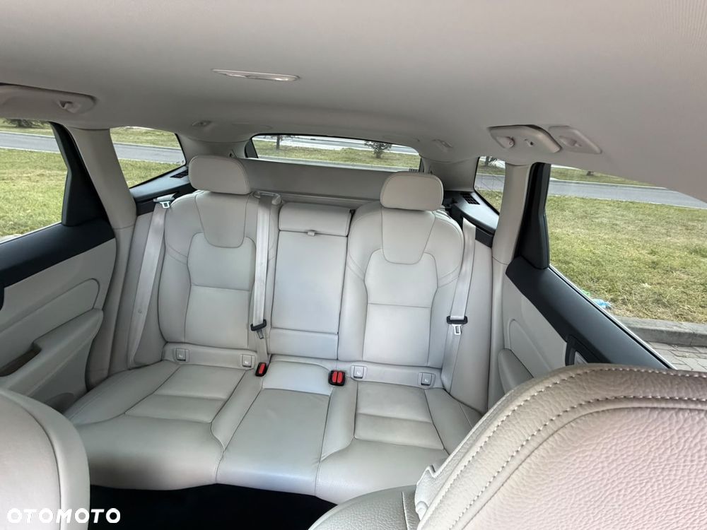 Volvo XC 60 B5 B AWD Plus Bright - 6