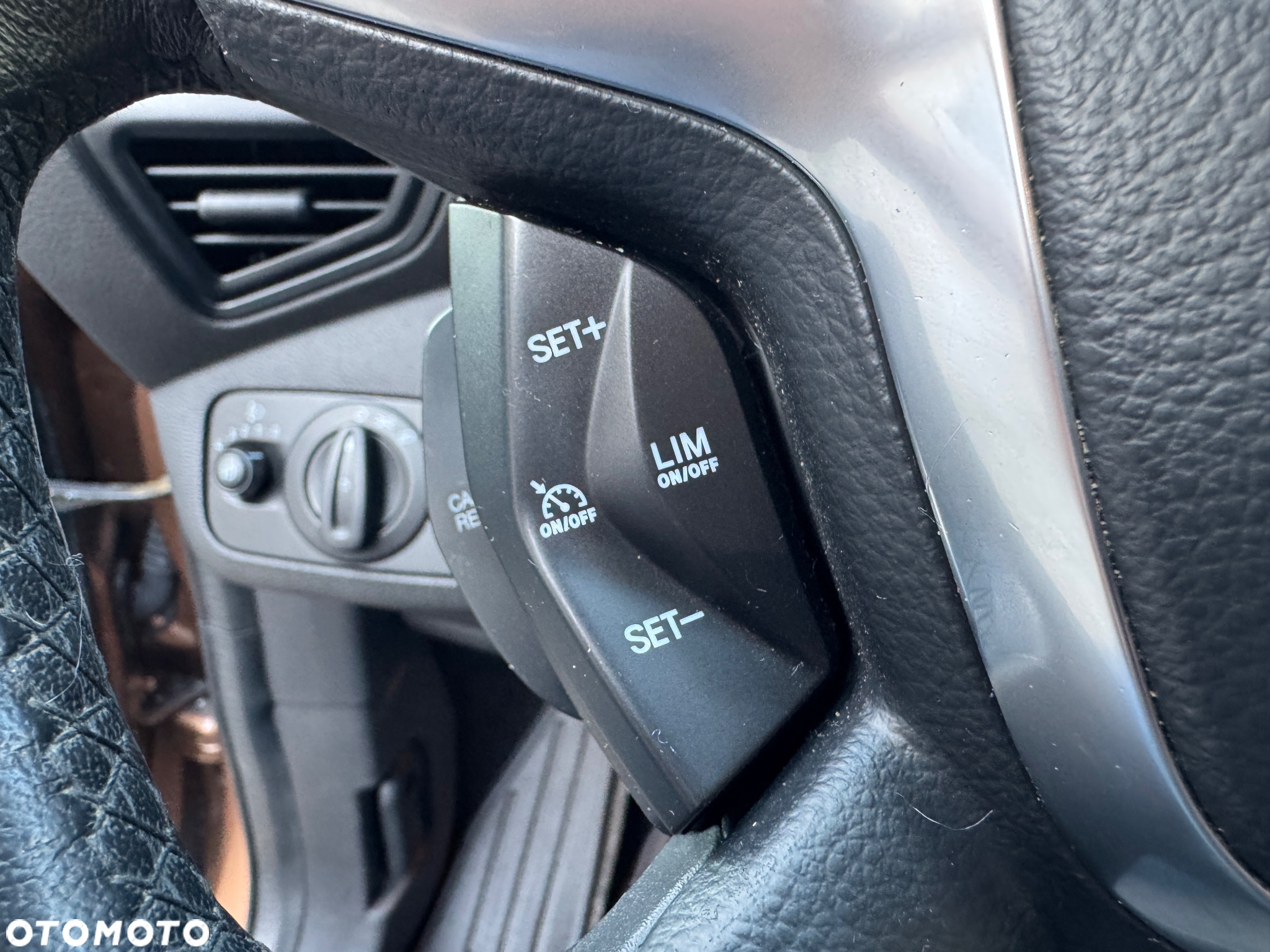Ford Kuga 1.6 EcoBoost 2x4 Trend - 17