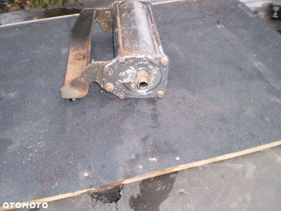 siłownik, zasobnik retardera  SCANIA 4 - 3