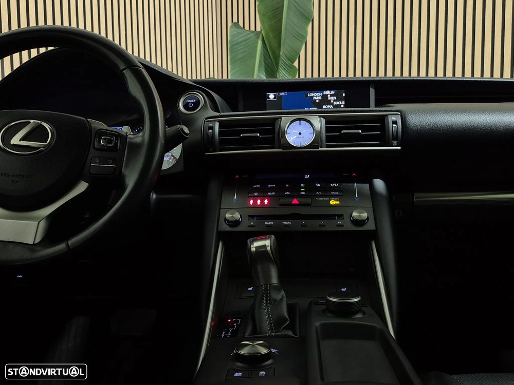 Lexus IS 300H Executive - 13