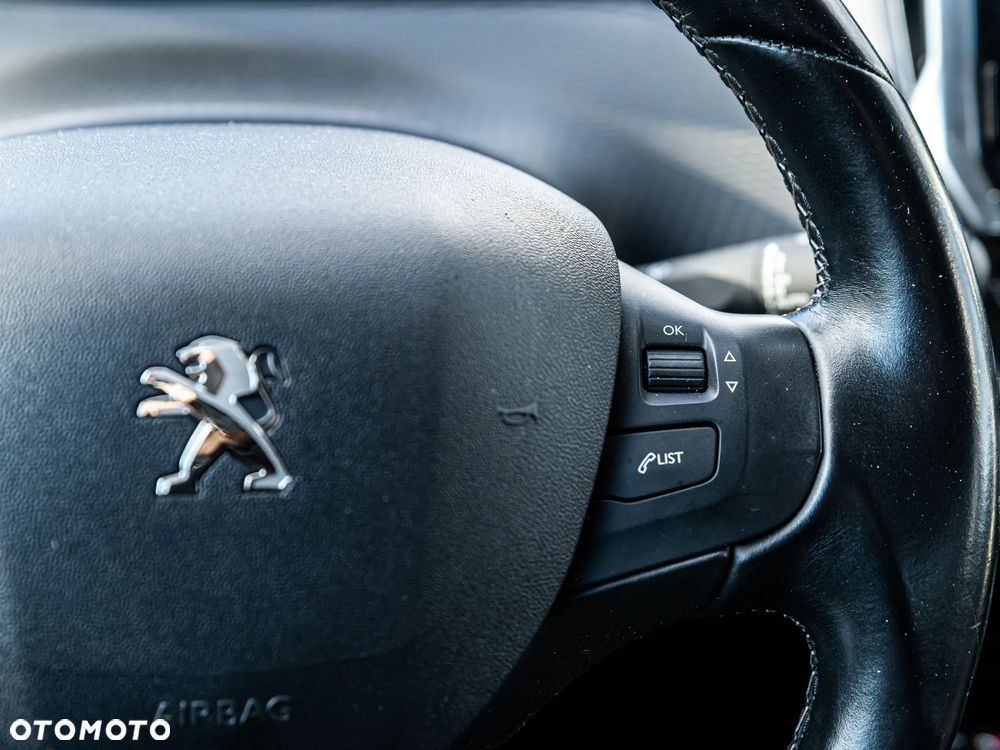 Peugeot 2008 1.2 Pure Tech Allure S&S EAT6 - 30