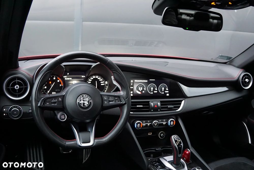 Alfa Romeo Giulia 2.0 Turbo 16V AT8-Q4 Veloce Ti - 35