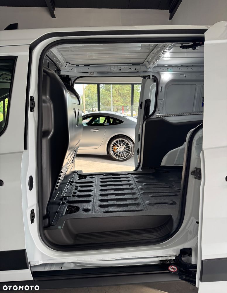 Ford Transit Connect - 18