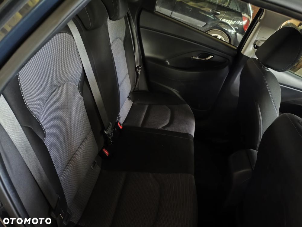 Hyundai i30 1.5 DPI Classic + - 4