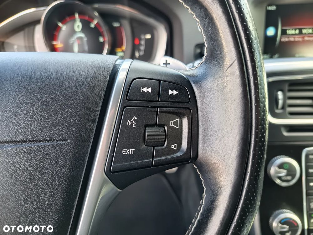 Volvo V60 D4 Geartronic RDesign - 24