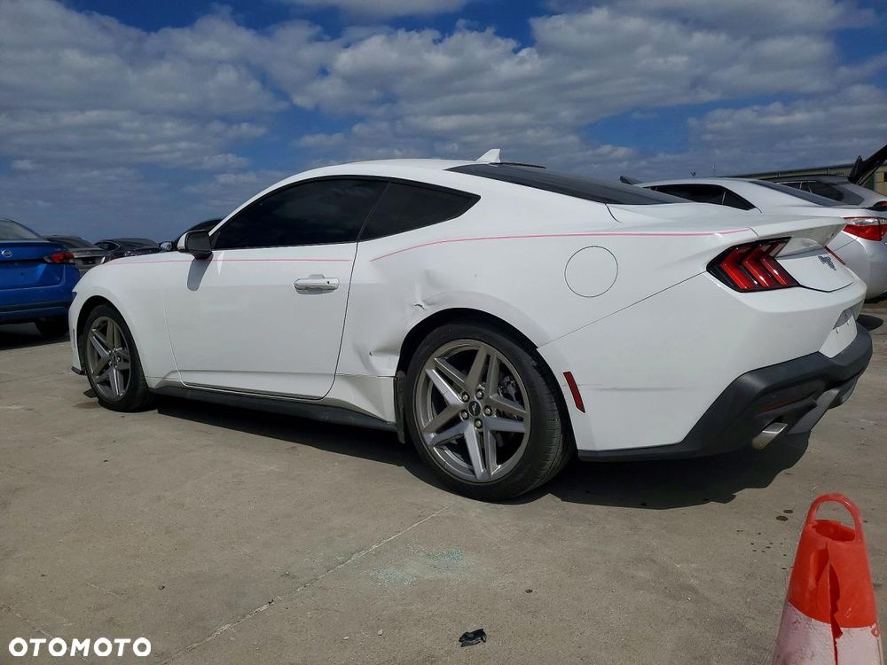 Ford Mustang - 3
