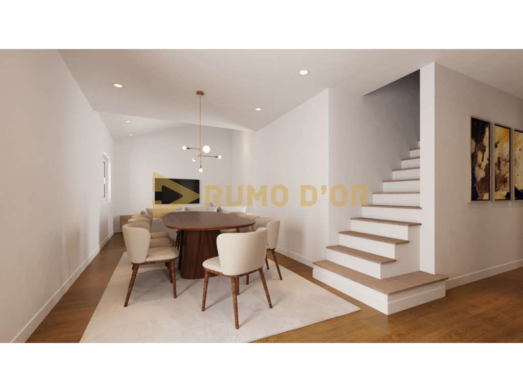 Moradia T2+2 Remodelada, com Piscina em Portela, Alenquer - Grande imagem: 2/17
