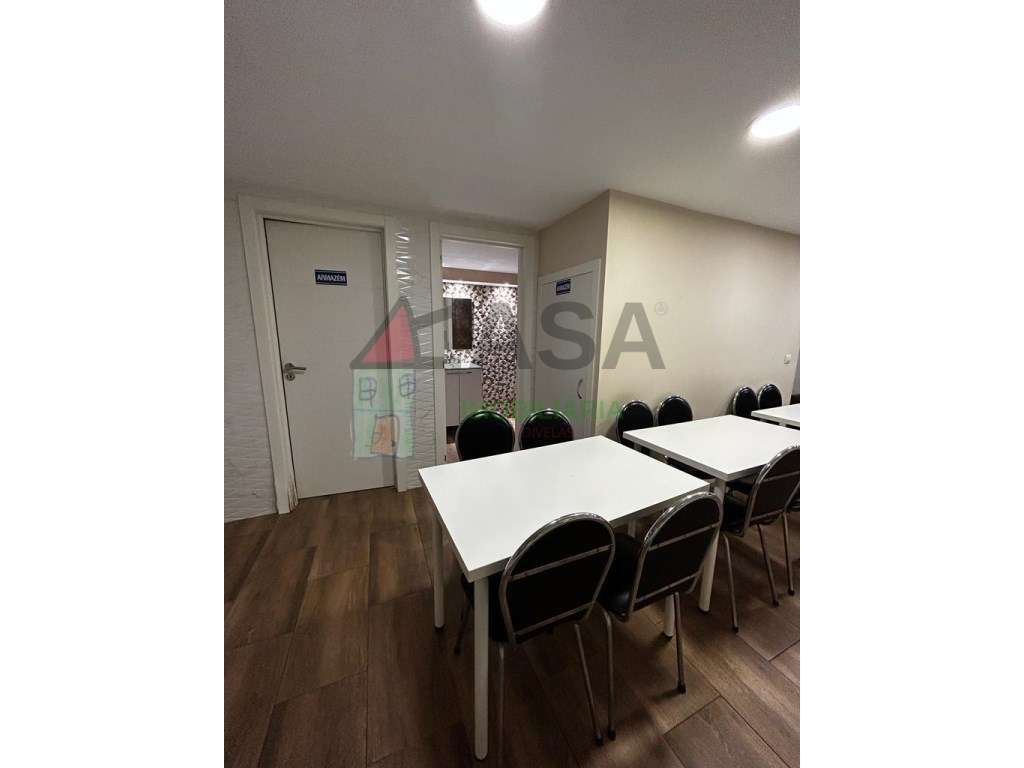 Moradia T15 com Renda Ativa + de €12.000/mês em Famões - Grande imagem: 3/41
