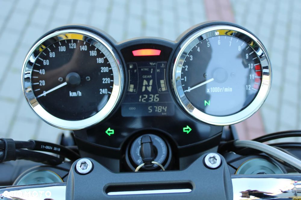 Kawasaki Z 900 RS - 11