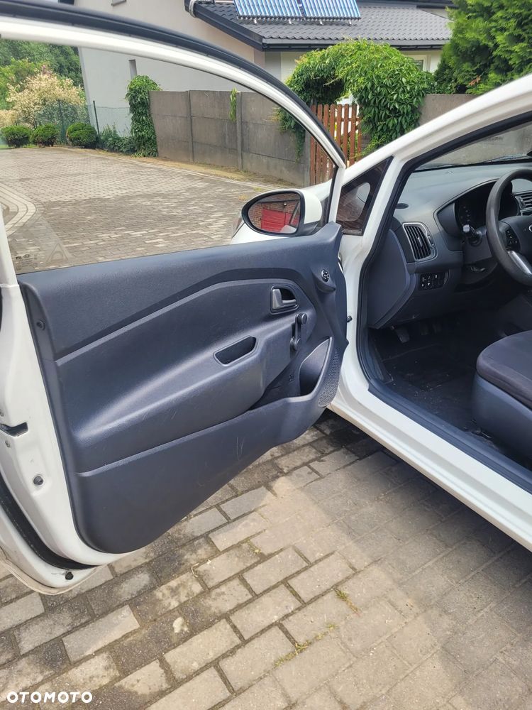 Kia Rio - 14