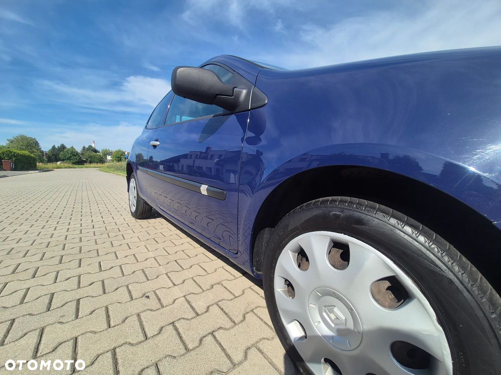 Renault Clio 1.2 16V 75 Dynamique - 10