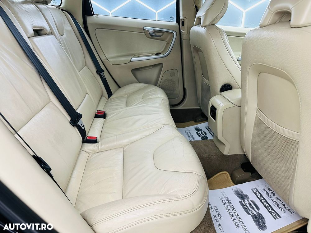 Volvo XC 60 D4 AWD Momentum - 7