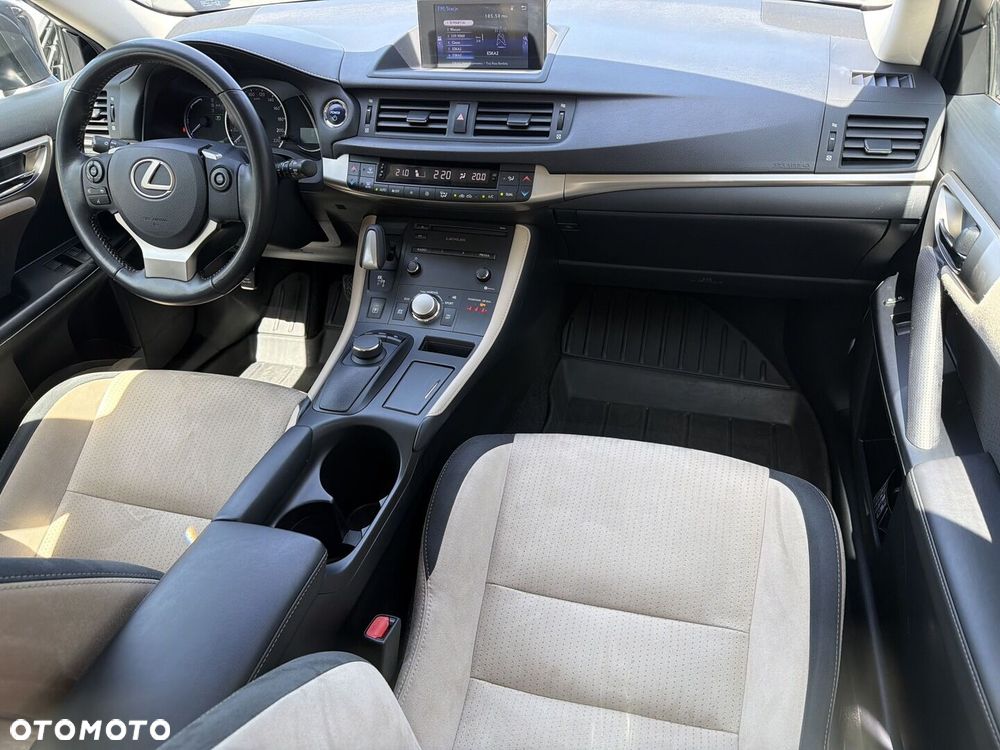 Lexus CT - 17