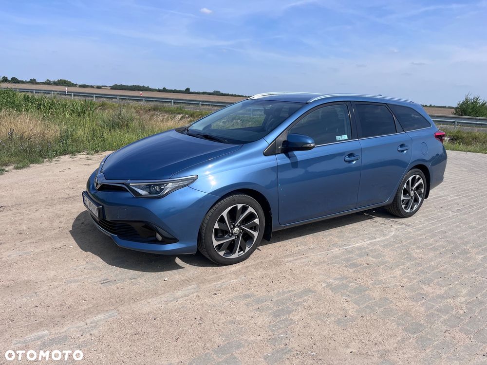 Toyota Auris 1.6 Premium + - 16