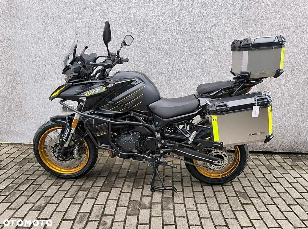 QJMOTOR SRT900SX - 18